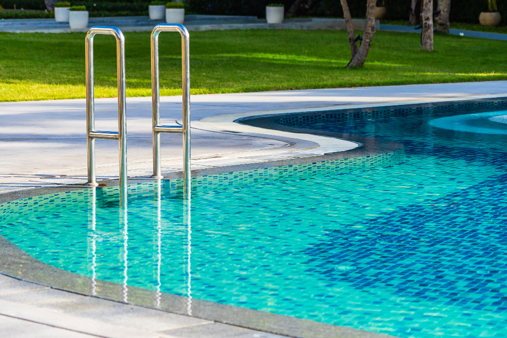 Signs You Need Pool Repairs (and When to Call a Professional