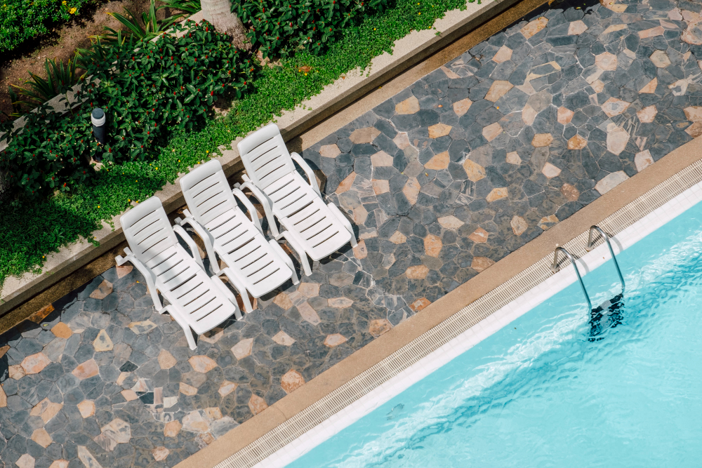 Choosing Travertine for Your Pool Deck