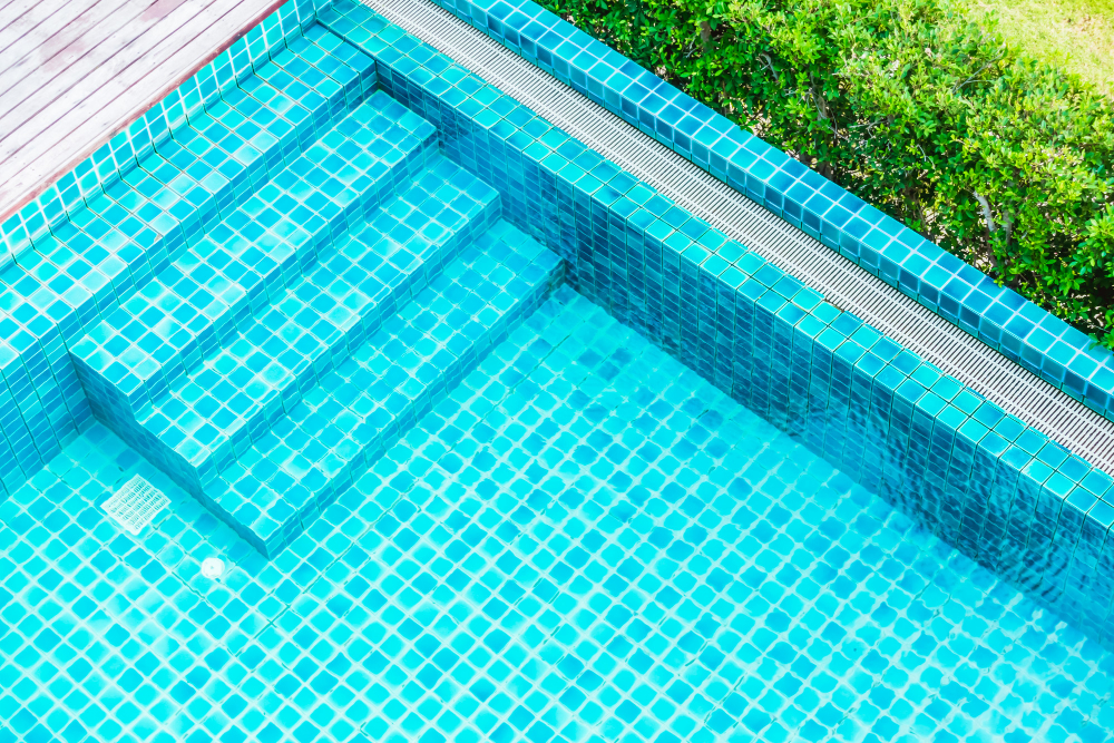 Choosing the Right Color Combinations for Pool Resurfacing