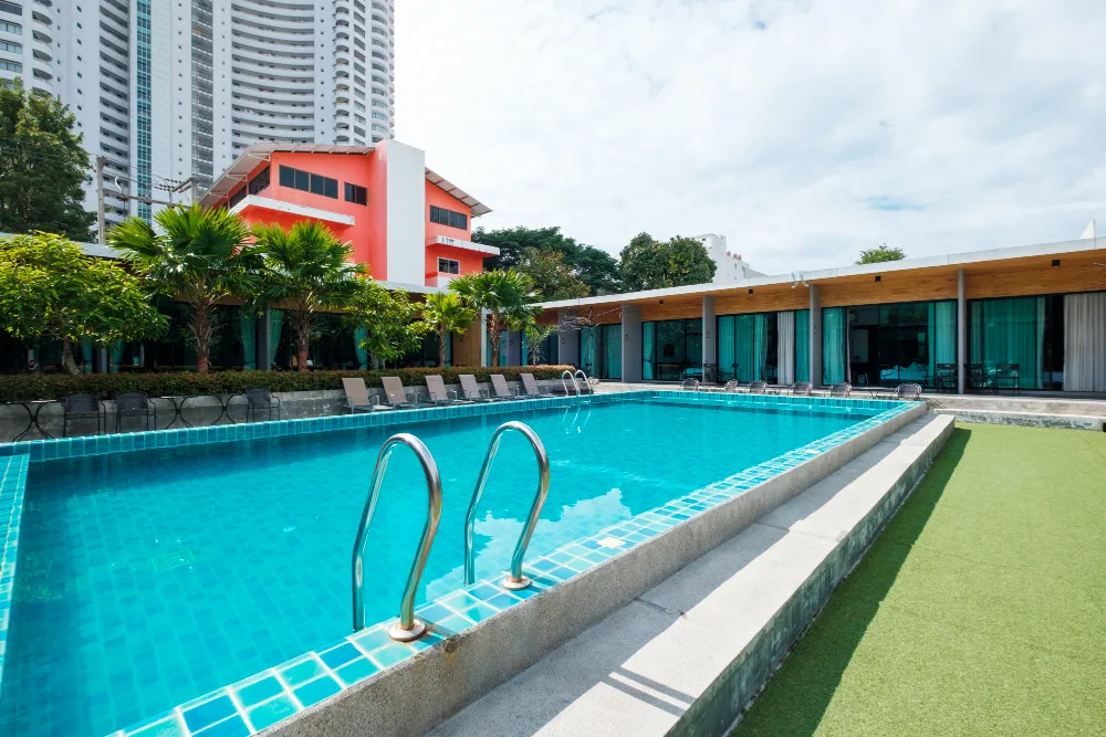 Top 5 Benefits of Pool Renovation for Your Aging Pool