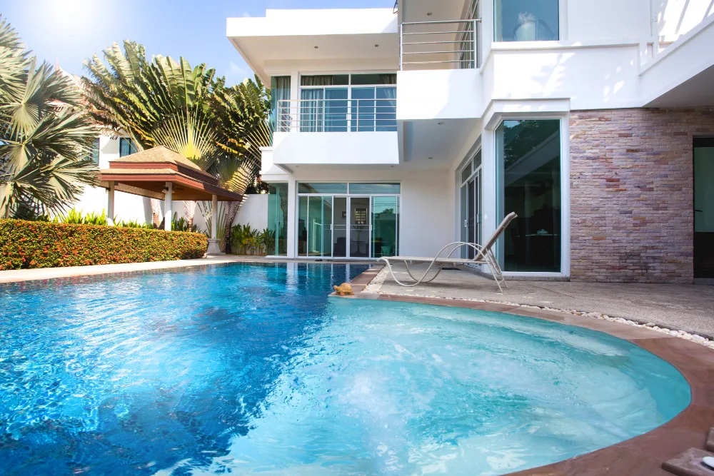 Revive Your 90s Pool: Smart Remodeling for Jacksonville Homes
